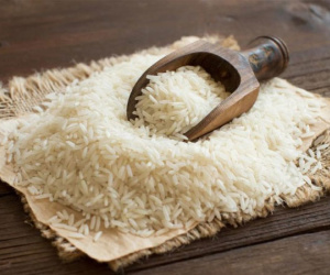 Tại sao khi đi mua gạo nên mang theo một tờ giấy? Chỉ bạn cách phân biệt gạo mới tươi ngon và gạo cũ bị tẩm hóa chất