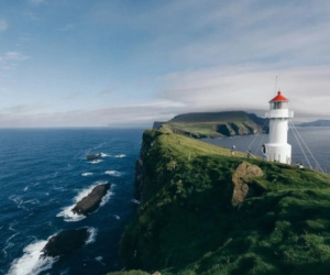 Faroe - quần đảo thiên đường của cừu và những ngôi nhà đầy sắc màu mọc trên cỏ xanh