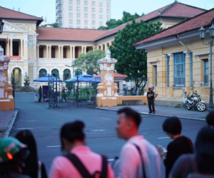 Người dân xếp hàng từ 3h sáng xem tòa xét xử bà Nguyễn Phương Hằng