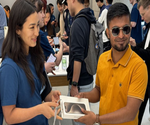 Người mua iPhone 15 đầu tiên trên thế giới