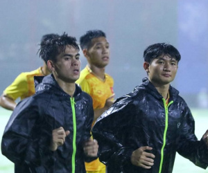 Olympic Việt Nam gạt buồn, đội mưa tập trước trận đá trận sống còn với Saudi Arabia