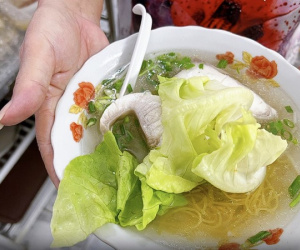 Bữa sáng chất lượng cùng tô hủ tiếu mì cá bớp, bên hông Bưu điện Chợ Lớn
