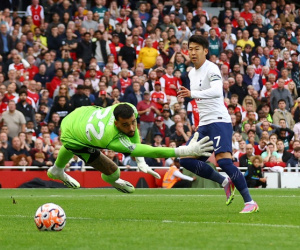Rượt đuổi kịch tính, Tottenham cầm chân Arsenal