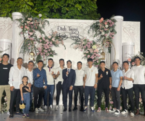 Dàn tuyển thủ Việt Nam bảnh bao mừng cưới Đình Trọng, Duy Mạnh gây chú ý