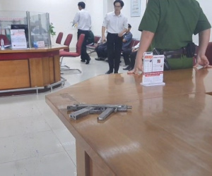Truy bắt đối tượng cướp ngân hàng bất thành, vứt súng bỏ chạy