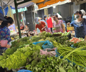 Chật vật vì xăng tăng giá