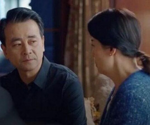 Bố đưa người phụ nữ mang thai về nhà, mẹ đòi ly hôn nhưng tôi đồng tình với cách làm của ông