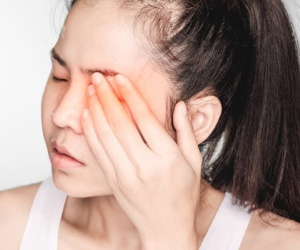 Nữ sinh Hà Nội mất thị lực vì tự chữa đau mắt tại nhà