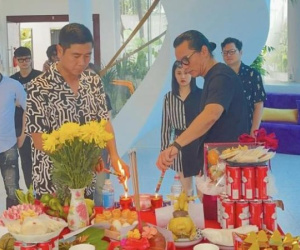 Hồ Hoài Anh bất ngờ đi cúng Tổ nghề, dung mạo được chú ý sau thời gian dài ở ẩn