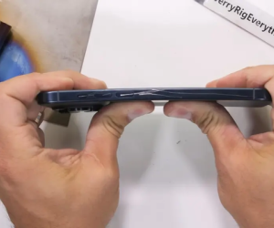 iPhone 15 Pro dính loạt lỗi dễ nóng máy, đổi màu, bẻ cong