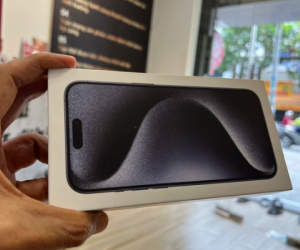 iPhone 15 xách tay rớt giá thê thảm