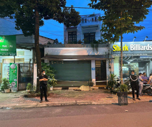 Người đàn ông bán vé số gục chết bên đường, con gái nhỏ kêu cứu