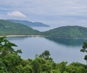Hoang sơ vịnh Nam Chơn bên cung đèo ven biển đẹp nhất thế giới