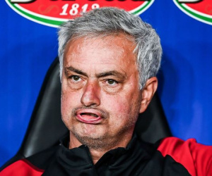 Roma thua thảm Genoa, Mourinho đưa ra cách bảo vệ bản thân kỳ lạ