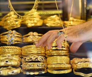 Giá vàng hôm nay 1/10/2023: Đà giảm giá chưa dừng