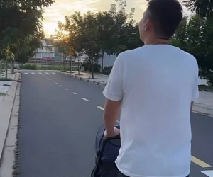 Ông xã Minh Hằng hiếm hoi lên sóng cùng con trai, có 1 hành động chuẩn bố bỉm