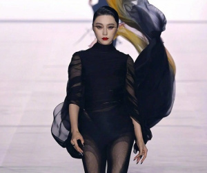 Phạm Băng Băng bất ngờ tái xuất Paris Fashion Week, trổ tài catwalk cực thần thái