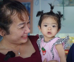 Gia đình 'độc nhất vô nhị' tại Bình Dương: Người chồng mang thai, sinh con gái giờ ra sao?