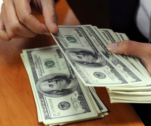 Giá USD quốc tế tăng cao, ngân hàng bán ra sát 24.600 đồng