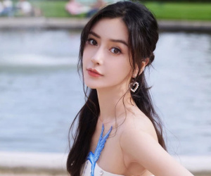 Angelababy bị yêu cầu cấm sóng vì xem đêm diễn thoát y của Lisa (BlackPink)