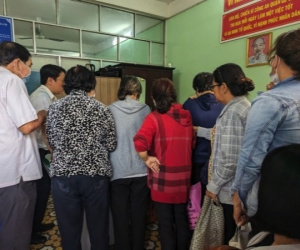 Nhiều người dân bị Vạn Thịnh Phát lừa đảo đi nộp hồ sơ tố cáo