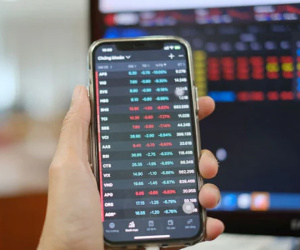 Tỉ giá lại gây áp lực lên chứng khoán