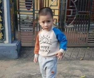 Bé trai 4 tuổi mất tích bỉ ẩn khi chơi trước cổng nhà người thân