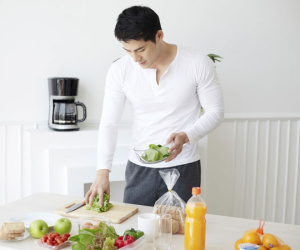 Phát ngượng vì chồng thích công việc… bếp núc