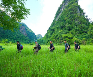 Thung lũng xanh cách Hà Nội 130km, khách tới ăn đặc sản, cắm trại, chèo thuyền