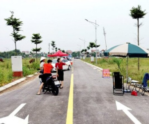 Đất làng nơi lên giá bạc tỷ, nơi phải tạm dừng giao dịch