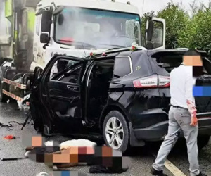 Xe cưới bất ngờ lao thẳng vào xe chở rác khiến cô dâu chú rể cùng 4 người khác tử vong thương tâm