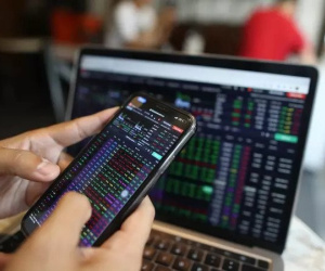Chứng khoán giảm 4 tuần liên tục, nhà đầu tư lỗ nặng vì 'bắt đáy' cổ phiếu