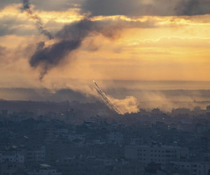 Hamas đột kích bằng đường bộ - biển - không, Israel vung "Kiếm sắt"