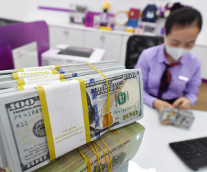 Tiền gửi tiết kiệm ùn ùn đổ vào ngân hàng