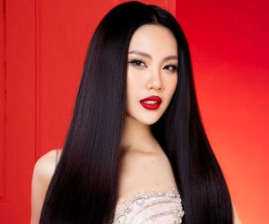 Bùi Quỳnh Hoa xuất hiện tại Miss Universe nhưng lại bị... ghi sai tên