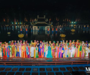 Thí sinh Miss Grand nền nã với trang phục tứ thân, được fan Việt tiếp đón nồng nhiệt