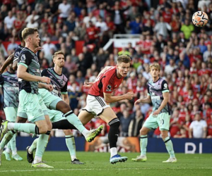 McTominay hóa người hùng phút bù giờ, Man United thắng nghẹt thở Brentford