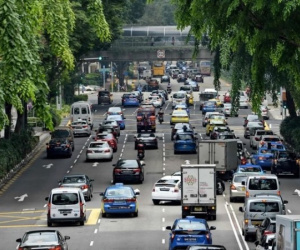 Người dân Singapore mất 10 năm chờ cấp phép lái xe