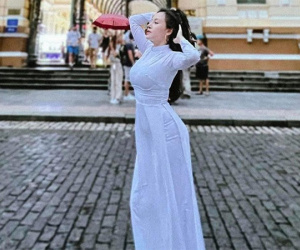 Bà Tưng thả dáng nuột với áo dài nữ sinh, không chút khuyết điểm