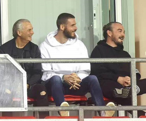 Onana liên tục sai lầm: De Gea tái xuất đi xem MU thi đấu, Ten Hag có dám 'chữa lỗi'?