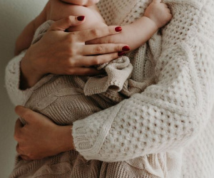 Nhận lời nuôi con riêng cho gia chủ, người giúp việc sống day dứt suốt 5 năm