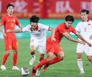 Truyền thông Trung Quốc ấn tượng với ĐT Việt Nam, mô tả đội quân của HLV Troussier chơi như Nhật Bản và... Barca
