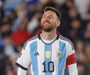 Messi 2 lần sút trúng cột dọc trong 42 phút chơi cho Argentina