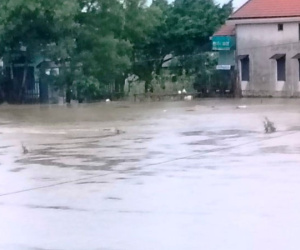 Thừa Thiên - Huế: Có nơi ngập sâu đến 1,3 m do mưa lũ, một số trường học đóng cửa
