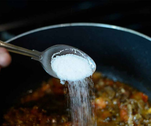 Lỡ cho nhiều muối vào đồ ăn phải làm sao?