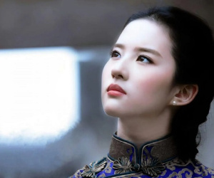 Ảnh Lưu Diệc Phi diện sườn xám ở hậu trường gây sốt: Nhan sắc và khí chất tiên tử bất bại qua cam thường