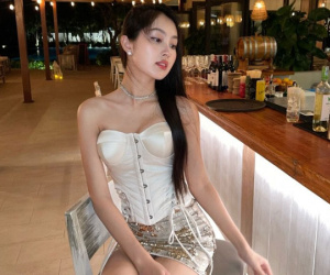 Cận cảnh nhan sắc cô gái làm sáng bừng cả sân bóng, mới 19 tuổi đi thi hoa hậu 'ẵm' loạt giải