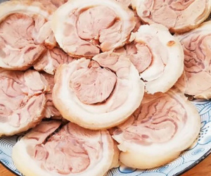 Thực hư việc 'luộc thịt chín vẫn có màu hồng là do nguồn nước bẩn, nguy cơ ung thư cao'