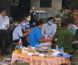 Hai người chết, một người nguy kịch trong một gia đình sau khi uống sữa