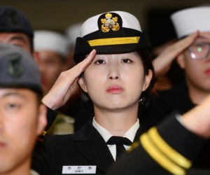 'Công chúa SK' phá vỡ định kiến về giới tài phiệt: Cha giàu nhất nhì Hàn Quốc vẫn làm phục vụ, tình nguyện nhập ngũ